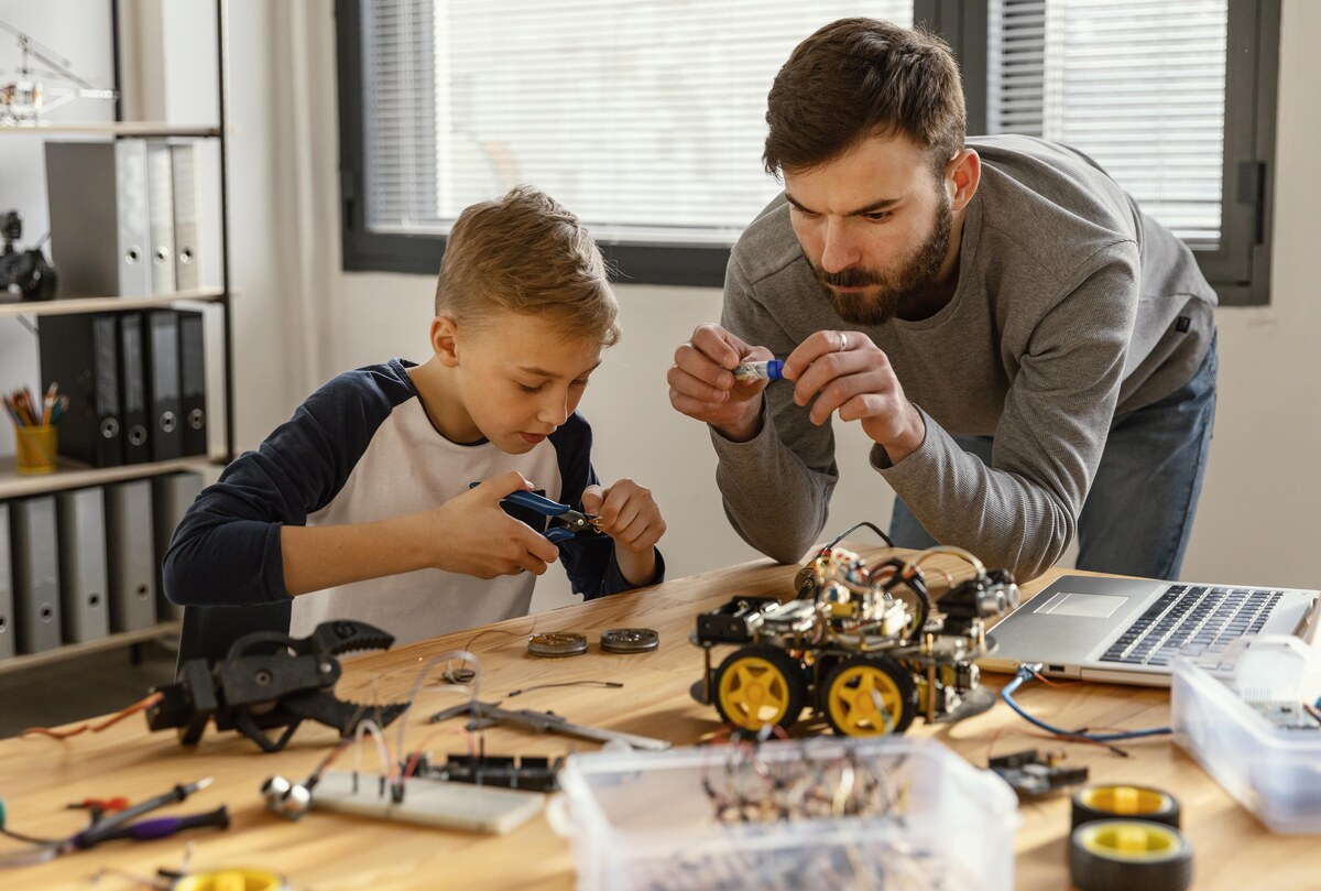 Creative Upcycling Projects Using Junkbot Kits